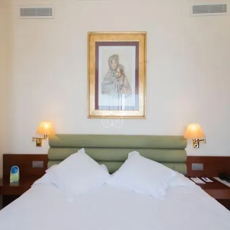 Hipocrates Curhotel Отель Сан-Фелиу-де-Гишольс