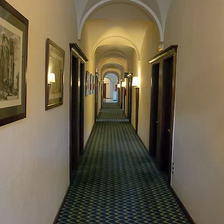 Отель Hipocrates Curhotel