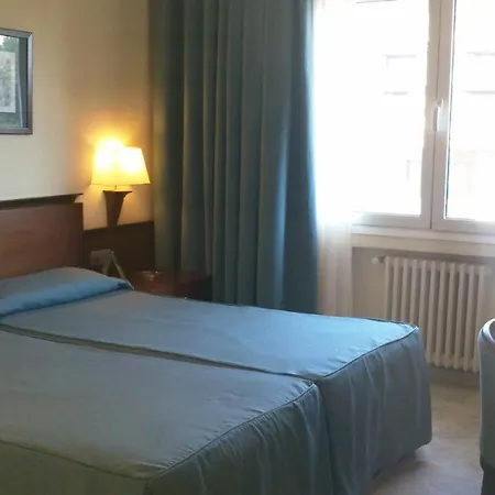 Отель Hipocrates Curhotel